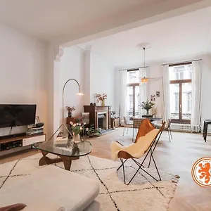 Apartment Traditional Chic, High Ceilings' Aircos And Garage, Antwerp